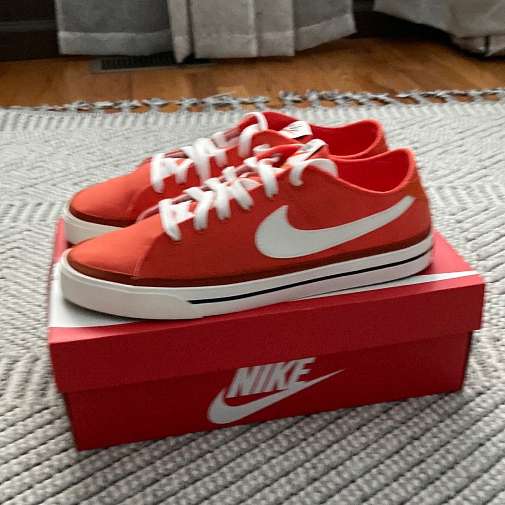 Nike court legacy/ orange and white